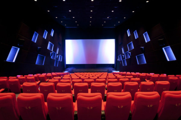 Mira una película romántica