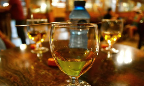 Beber ajenjo en Bar Marsella