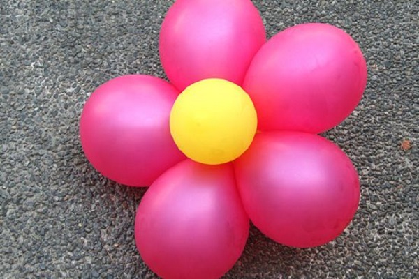 floral ballooon wall