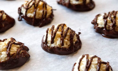 chocolate dip macaroons