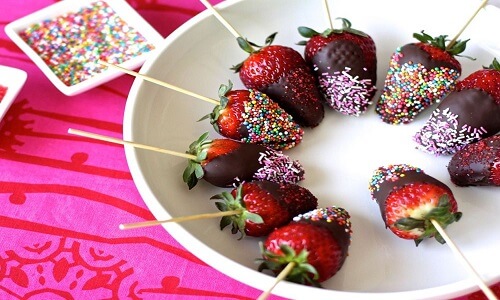 chocolate dip strawberry