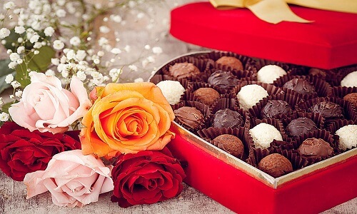 beautiful-flowers-with-chocolate